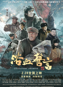 不知是否因为当了妈妈的缘故，阿尔芭在这组写真中童趣无限，同时她扮成的芭比娃娃与真实玩偶十分相像，让人分不出是真是假。