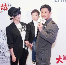 《风之城》威尼斯举行发布会 已获地平线单元提名 2023-08-31 威尼斯时间8月31日，第80届威尼斯电影节地平线单元提名影片《风之城》发布会举行。
